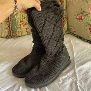 UGG sweater boots size 8 grey sweater material like new worn once